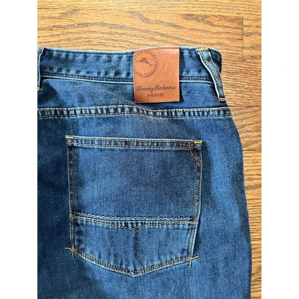 Tommy Bahama Mens Relaxed Straight Leg Jeans Medium Wash 38x32 (actual: 36x30)